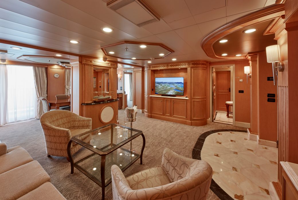 Cunard Queen Victoria Accommodation Master Suite.jpg